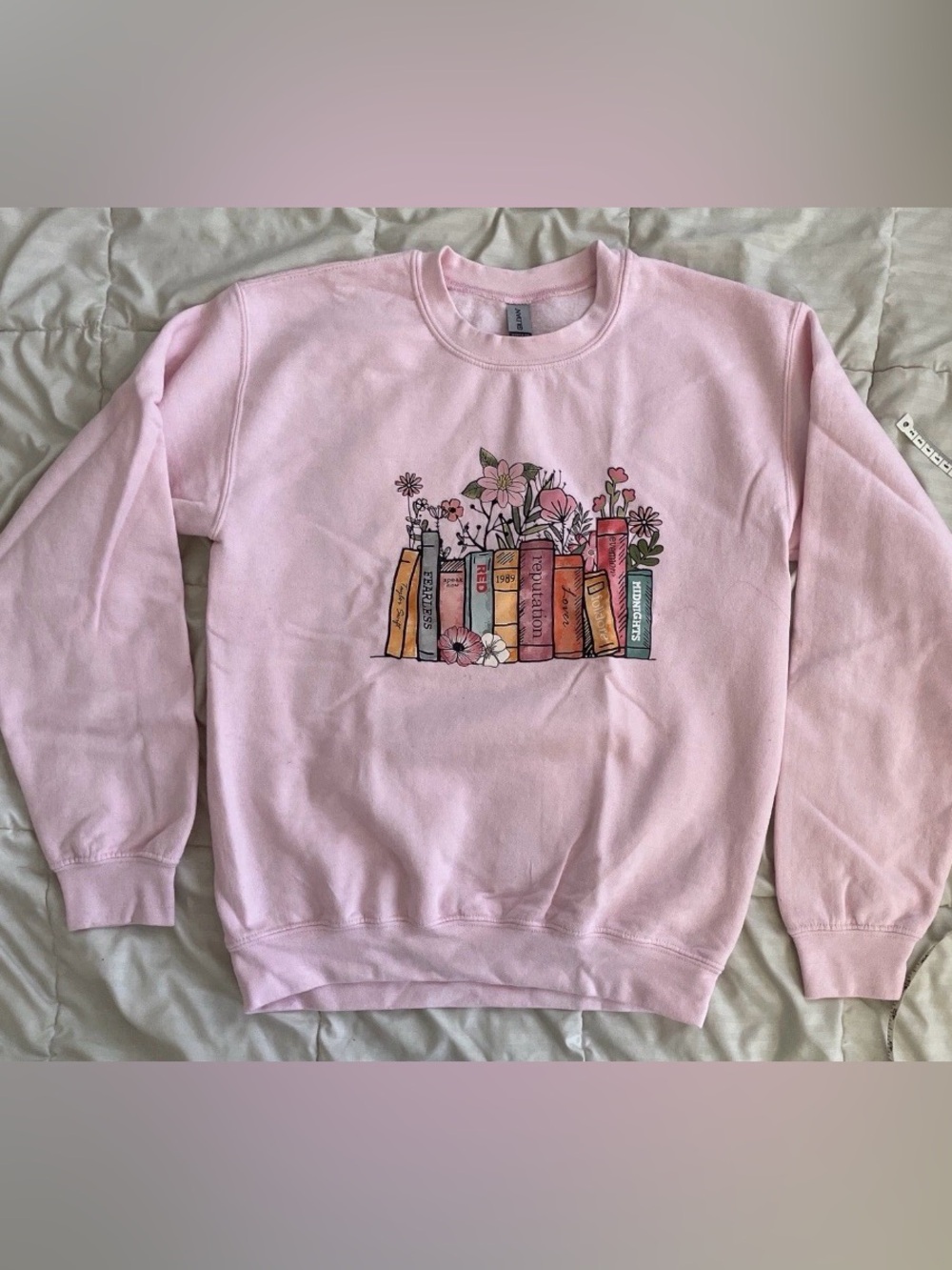 Taylor Swift Gildan Sweatshirt Pink Women’s Size S Music Albums Books